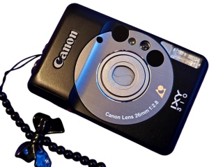 Canon IXY 310 – Kompaktowy Aparat Analogowy APS z Obiektywem 26 mm f/2.8