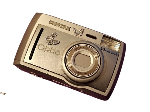 Pentax Optio 330RS – Retro Aparat Cyfrowy z 2002 Roku | 3,2 MP | Obrotowy Ekran LCD
